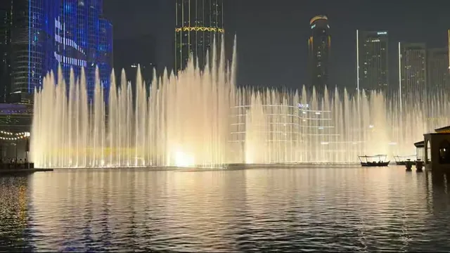 Поющие фонтаны Дубая (The Dubai Fountain)